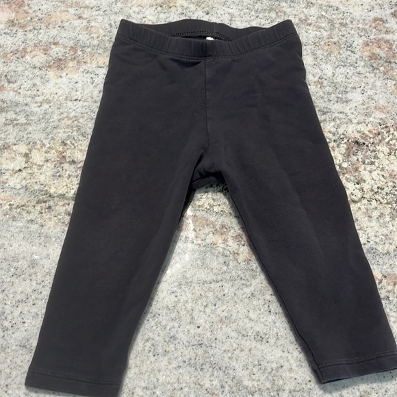 10/$30 H&M Thick Baby Leggings Set of 2 - Picture 5 of 7